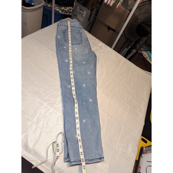 W28 L27 Hollister Ultra High Rise Mom Jeans Daisy Embroidered Size 7r Stretch - Picture 2 of 16